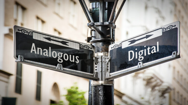 Analog oder Digital? Warum Unternehmen jetzt handeln müssen